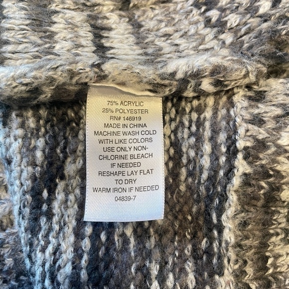 A.N.A. Long Sleeved Sweater with Pattern Detail Women's Size XL - Picture 5 of 5